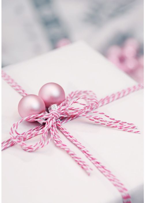 Różowy sznurek do pakowania prezentów