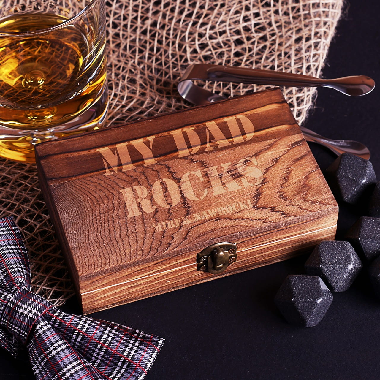 Kamienie do whisky jako elegancki prezent dla muzyka