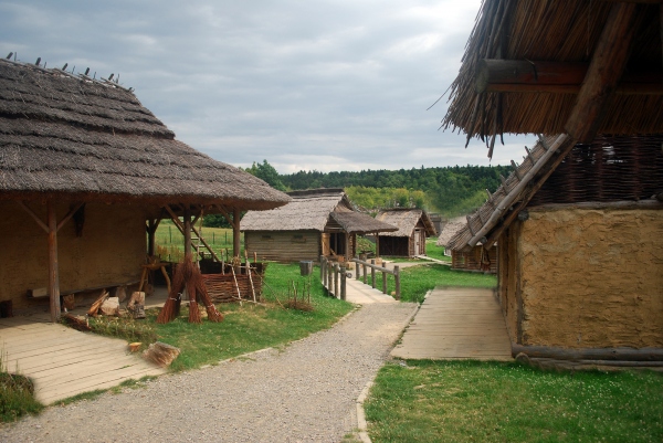 Osada redniowieczna w Hucie Szklanej