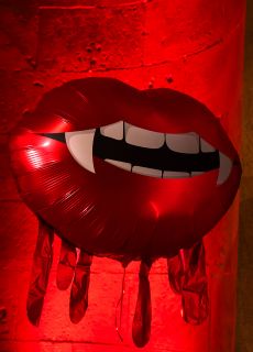 Du�y balon halloweenowy KRWAWI�CE USTA WAMPIRA