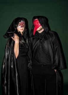 Czarna peleryna z kapturem Str�j na Halloween peleryna czarna przebranie na halloween czarna peleryna