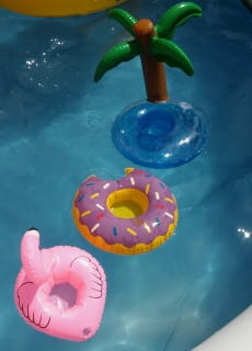 Dmuchana podstawka na napoje DONUT gad�ety do basenu