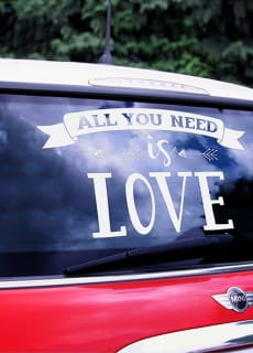 Naklejka na samoch�d ALL YOU NEED IS LOVE