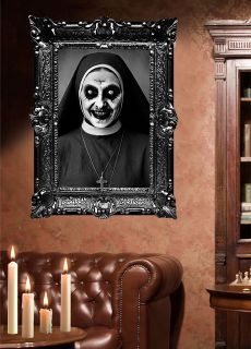 Halloweenona naklejka na �cian� OBRAZ STRASZNEJ ZAKONNICY
