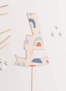 Personalizowany topper na tort na 4 URODZINY