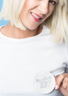 Przypinka POWIEDZIAA TAK holograficzna 7,5 cm 