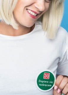 Przypinka urodzinowa ZNAK 30 zielony 7,5  cm