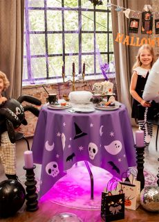 Halloweenowy obrus SPOOKY FRIENDS obrus halloweenowy dekoracje halloweenowe ozdoby halloweenowe