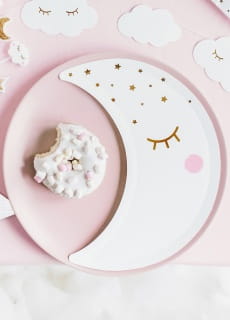 Talerzyki papierowe na baby shower chrzest roczek KSIʯYC (6szt.)