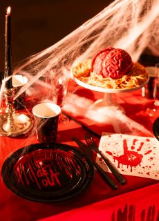 Papierowe talerzyki na halloween GET OUT