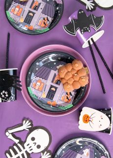 Talerzyki papierowe HALLOWEEN SPOOKY FRIENDS 18 cm (6 szt.) talerzyki halloween talerzyki na halloween