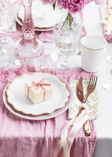 Talerzyki jednorazowe ELEGANCKIE ze zotym brzegiem 18cm (6szt.)
