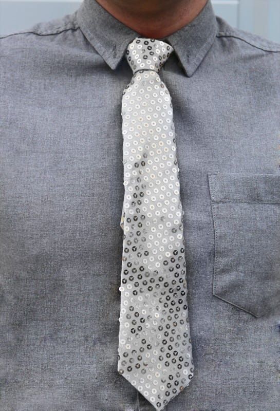 Krawat cekinowy srebrny