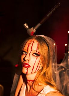 Halloweenowa opaska ZAKRWAWIONY M�OTEK akcesoria halloween gad�ety halloween dekoracje halloween