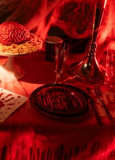 Papierowe talerzyki na halloween GET OUT