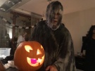 Zdjcie osoby, ktra kupia Strj DUCHA na Halloween - L