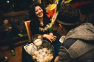Zdjcie osoby, ktra kupia Magiczna kula interaktywna