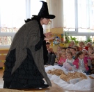 Zdjcie osoby, ktra kupia Kapelusz wiedmy z pajkiem CZARNY na Halloween