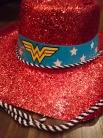 Zdjcie osoby, ktra kupia Kapelusz brokatowy WONDERWOMAN