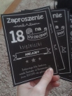 Zdjcie osoby, ktra kupia Zaproszenia urodzinowe TABLICA personalizowane