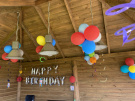 Zdjcie osoby, ktra kupia Balony litery napis HAPPY BIRTHDAY srebrny