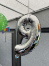 Zdjęcie osoby, która kupiła Balon foliowy na powietrze CYFRA 9 srebrny 40cm