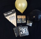 Zdjcie osoby, ktra kupia Serwetki urodzinowe 30 HAPPY BIRTHDAY (16szt.)