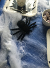 Zdjcie osoby, ktra kupia Dekoracja Halloween SZTUCZNE PAJKI (2szt.)