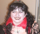 Zdjcie osoby, ktra kupia Czarna szminka do makijau na HALLOWEEN pomadka