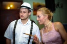 Zdjcie osoby, ktra kupia Cygaretka lata 20 ZOTA z cekinami