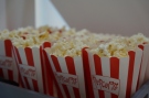 Zdjcie osoby, ktra kupia Pudeka na popcorn (8szt.)