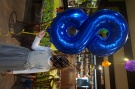 Zdjcie osoby, ktra kupia Balon foliowy CYFRA 8 niebieski 100cm