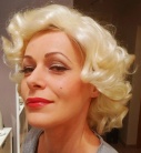 Zdjcie osoby, ktra kupia Peruka MARILYN MONROE krtka 