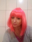 Zdj�cie osoby, kt�ra kupi�a Peruka r�owa GLAM z grzywk�