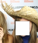 Zdjcie osoby, ktra kupia Kapelusz hawajski somkowy