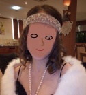 Zdjcie osoby, ktra kupia Opaska CHARLESTON z perekami w stylu lat 20.