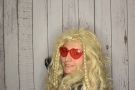 Zdjcie osoby, ktra kupia Peruka karnawaowa GINEVRA blond dugie wosy