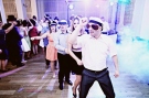 Zdjcie osoby, ktra kupia Peruka lata 80. rowa KICZ PARTY